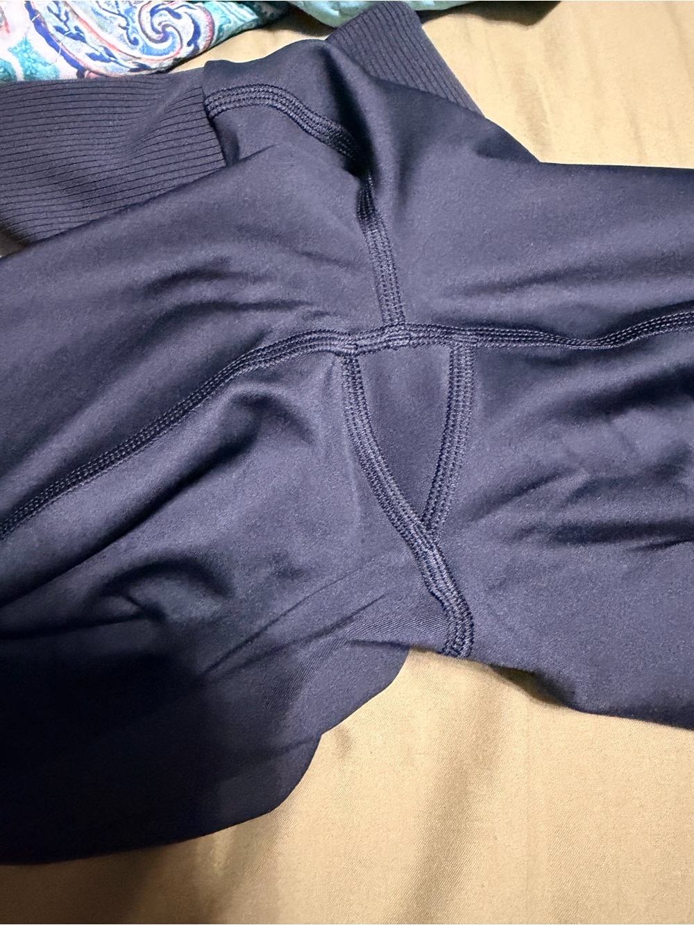 Alo High-Waist Black Active Leggings with Pockets - Picture 5 of 5